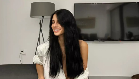 Άννα Μπεζάν: Αγκαλιά με την κόρη της, Χριστίνα – Νεκταρία στα Χανιά