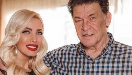 Καινούργιου: O Κούκλος Πατέρας Της Σε Διαφημίσεις Των 80s