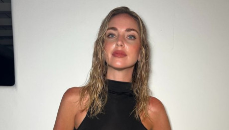 Κιάρα Φεράνι: Με ποια διάσημη Ελληνίδα φωτογραφήθηκε στην Πάρο;