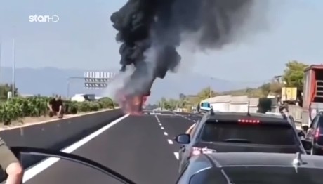 Βίντεο: H Στιγμή Που Βυτιοφόρο Τυλίγεται Στις Φλόγες