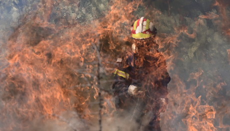 Φωτιά Αττική: Σε Καλλιτεχνούπολη Και Βαρνάβα Το Μέτωπο