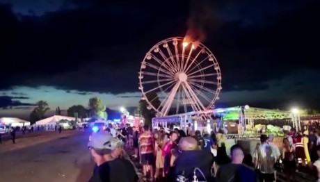 πυρκαγιά σε ρόδα λούνα παρκ κοντά στη Λειψία της Γερμανίας