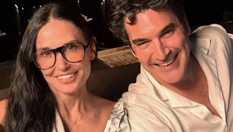 Χριστόφορος Παπακαλιάτης - Demi Moore