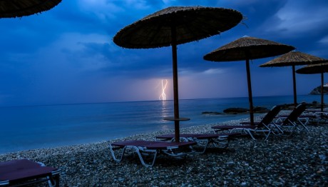 Έκτακτο δελτίο της ΕΜΥ: Έρχονται καταιγίδες, κεραυνοί και χαλαζοπτώσεις