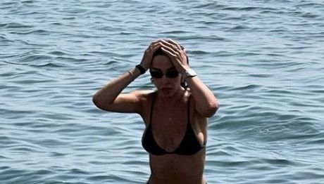 Ελένη Φουρέιρα: Σαν Άλλο Bond girl Βγαίνει Από Τη Θάλασσα