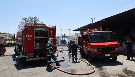 Ασπρόπυργος: Φωτιά σε προαύλιο εργοστασίου- Μήνυμα 112 για τους καπνούς