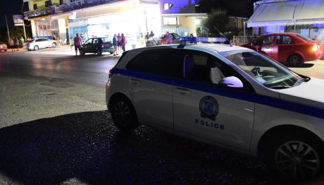 Μενίδι: 18χρονος οδηγός χωρίς δίπλωμα τράκαρε με περιπολικό κι εξαφανίστηκε
