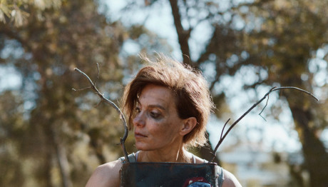 Φλάι, της Στέλλας Ζαφειροπούλου στο Faust Bar Theatre