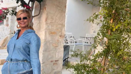 Ζήνα Κουτσελίνη: Ποζάρει άβαφη στις διακοπές της