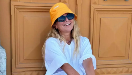 Ζαμπέτογλου: Χαλαρή και χωρίς ίχνος μακιγιάζ στις διακοπές