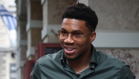 Αντετοκούνμπο: Στη Μύκονο Με Τα Αδέρφια Του