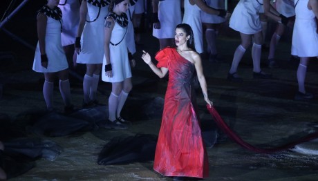 Μαρίνα Σάττι: Εντυπωσίασε με τη φωνή της στην Επίδαυρο