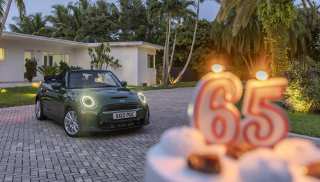 Η MINI γιορτάζει 65 χρόνια εμβληματικής καινοτομίας