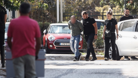 Κολωνός: Τι Ισχυρίζεται Ο 44χρονος - Ο Ρόλος Του Γιου Του