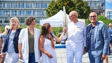 Η Ολυμπιακή Φλόγα Στο Ευρωκοινοβούλιο