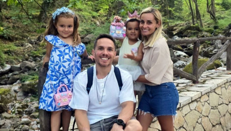 Πετρούνιας: Η Κόρη Του Τον Μιμείται Στους Κρίκους