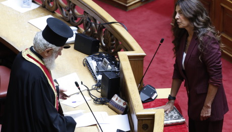 Πόπη Τσαπανίδου: Ορκίστηκε Βουλευτής Του ΣΥΡΙΖΑ