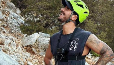 Άκης Πετρετζίκης: Πήγε για αναρρίχηση στην Κάλυμνο
