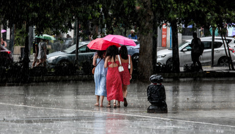 Καιρός: Ισχυρές Καταιγίδες Και Υψηλές Θερμοκρασίες