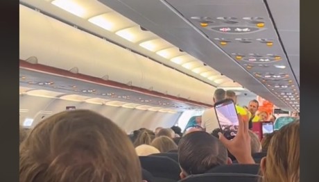 Easyjet: Μεθυσμένος Επιβάτης Πήγε Να Μπει Στο Πιλοτήριο