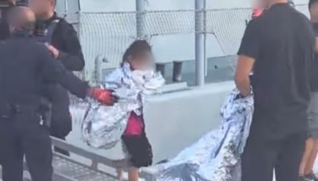 Τήλος: Γυναίκα Ζητούσε Να Πετάξουν Μετανάστες Στη Θάλασσα