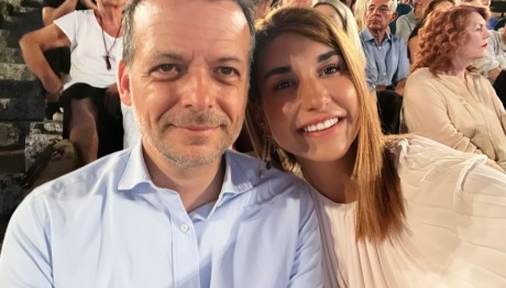 Χάρης Δούκας: Πότε Παντρεύεται Με Τη Σύντροφό Του