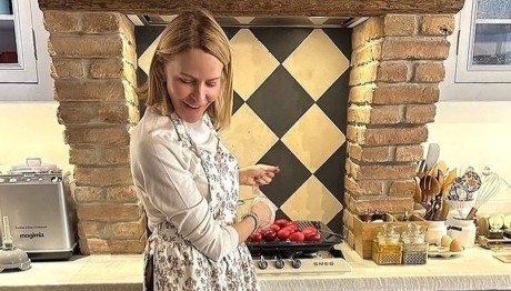 Τζένη Μπαλατσινού: Mπαίνει στην κουζίνα και μας δείχνει τι μαγείρεψε