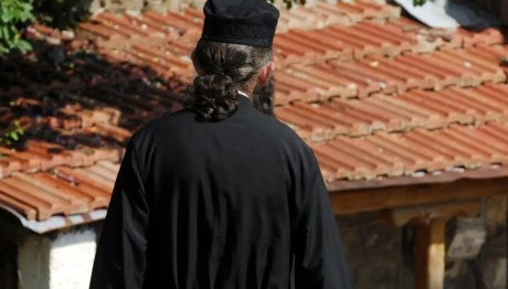 Χανιά: Ιερέας Κακοποιούσε Επί 50 Χρόνια Τη Σύζυγό Του