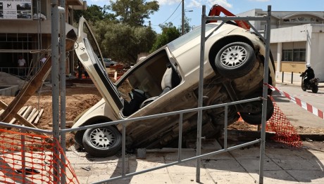Καταδίωξη Από Μενίδι Μέχρι Κηφισιά Κατέληξε Σε Τροχαίο