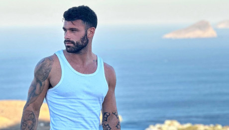 Σχίζας: Φωτογραφίζει Την Κόρη Του Την Πρώτη Μέρα Στο Σχολείο