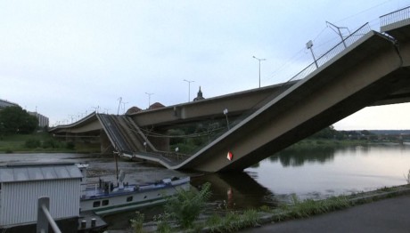 Γερμανία: κατέρρρευσε  γέφυρα στη Δρέσδη