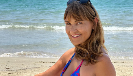 Ζαχαρέα: Με Baby Blue Κοστούμι Στο Γραφείο Της Στο Star