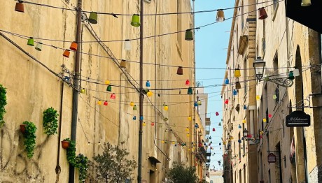 Ιταλός Πρώην Ποδοσφαιριστής Ζει Στον Δρόμο Με Τον Σκύλο Του