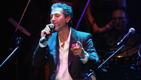 Δημήτρης Κόκοτας: «Ο οργανισμός του ανταποκρίνεται στη φωνή και το άγγιγμα»