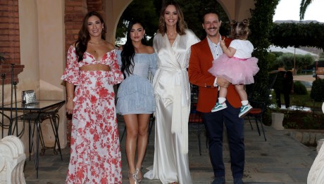 Μακαλιάς - Ψυχράμη: Βάφτισαν Την Κόρη Τους - Φωτογραφίες