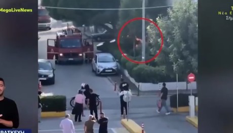 Αγία Παρασκευή: Αυτοκίνητο Πήρε Φωτιά Ενώ Φόρτιζε