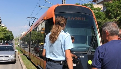 Νέα Σμύρνη: Τραμ Παρέσυρε Ανήλικο Με Πατίνι