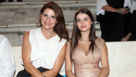 Μαρινέλλα: Η κόρη και η εγγονή της πριν τη δουν να καταρρέει επί σκηνής