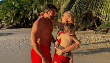 Τούνη - Αλεξάνδρου: Ταξίδι Στο Εξωτερικό Με Τον Γιο Τους