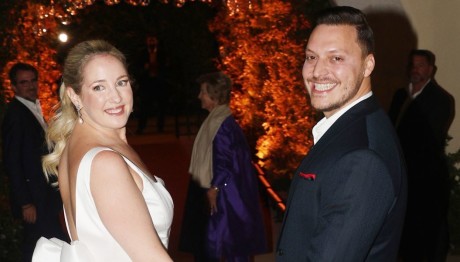 Θεοδώρα – Μάθιου Κουμάρ: Η άφιξή Τους Στο pre-wedding Δείπνο
