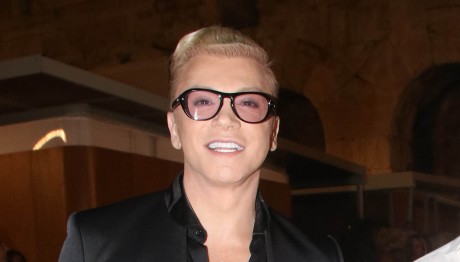 Τάκης Ζαχαράτος