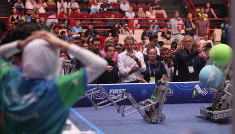 Μητσοτάκης σε διαγωνισμό μαθητικής ρομποτικής
