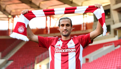 Γιουσούφ Γιαζιτζί: Δείτε Την Κουκλάρα Σύζυγό Του