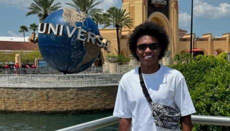 Mπόργκες: Bόλτα Με Τη Σύζυγο Και Τα Παιδιά Τους