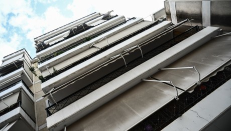 Θεσσαλονίκη: Aγόρι έπεσε από τον 4ο όροφο πολυκατοικίας