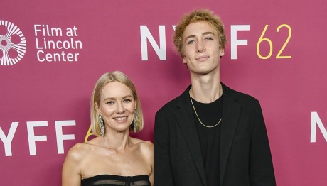 Ναόμι Γουότς με τον γιο της