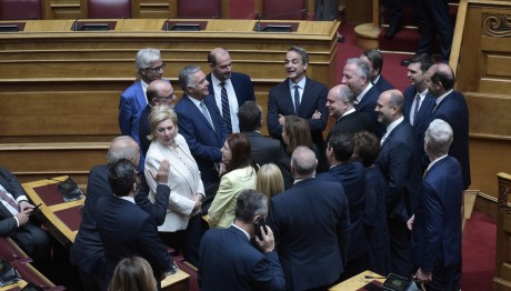 Δόμνα Μιχαηλίδου: Ξαφνική Αδιαθεσία Στον Αγιασμό Της Βουλής