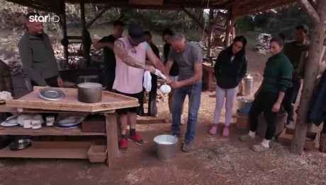 Φάρμα: Γαλάζιοι & Πράσινοι Μαθαίνουν Να Φτιάχνουν Τυρί