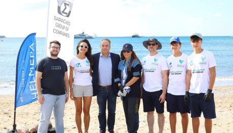 Όμιλος Σαρακάκη: Καθάρισε την παραλία και τον βυθό της Βάρκιζας 