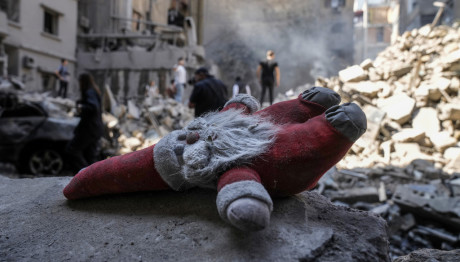 Λίβανος Άη Βασίλης στα συντρίμμια